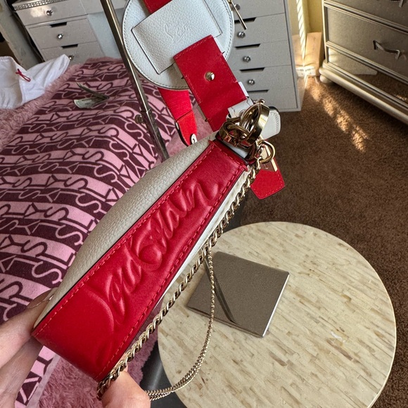 Christian Louboutin
Loubila Hybrid Crossbody in
Grained Leather - Picture 13 of 16